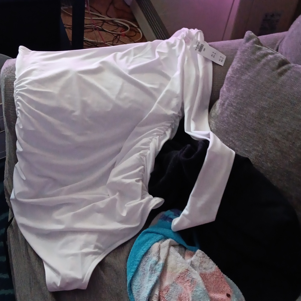 NWT Abercrombie and Fitch Assymetrical Twist Bodysuit Large White